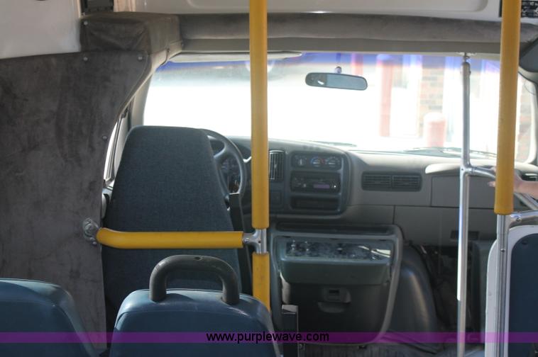 image for item AJ9341 2001 Chevrolet Express G3500 El Dorado bus