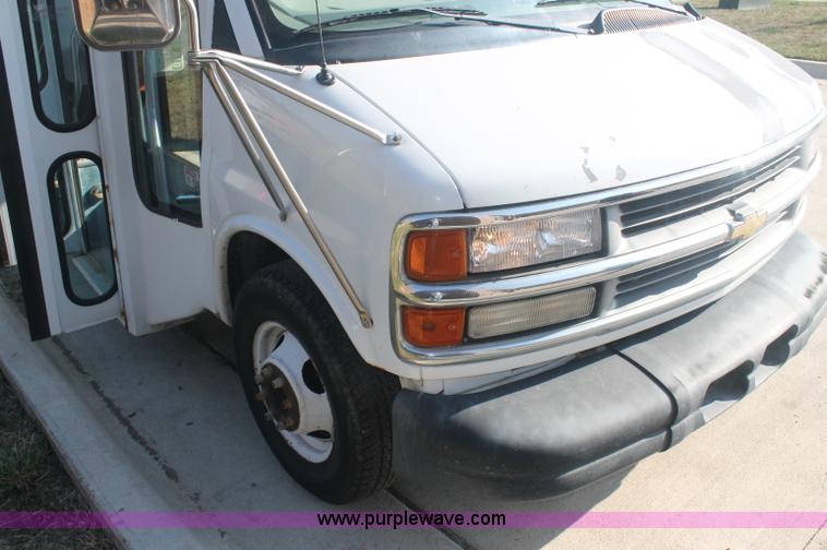 image for item AJ9341 2001 Chevrolet Express G3500 El Dorado bus