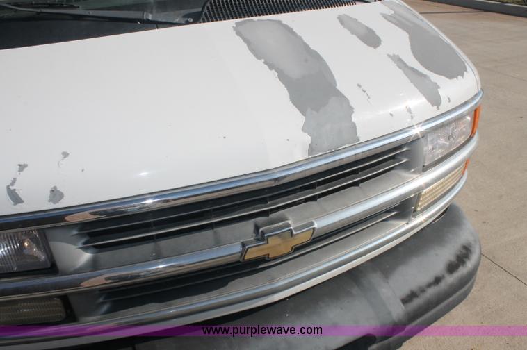 image for item AJ9341 2001 Chevrolet Express G3500 El Dorado bus