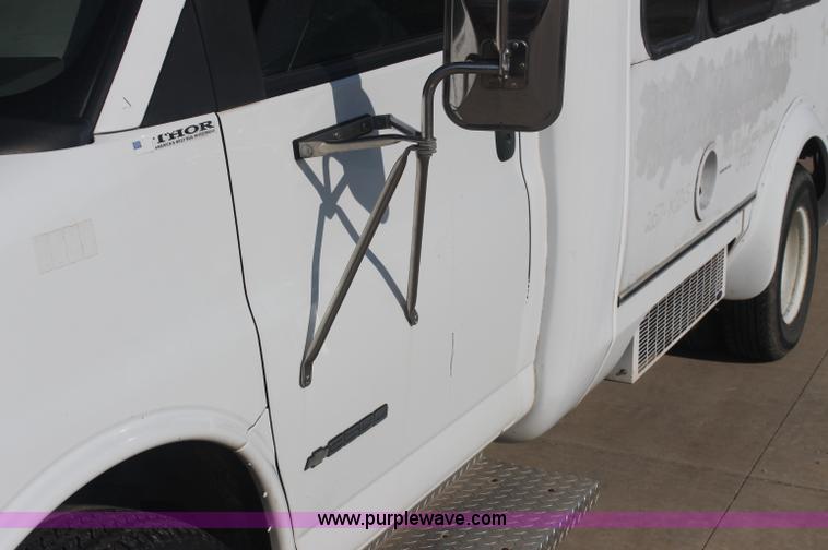image for item AJ9341 2001 Chevrolet Express G3500 El Dorado bus