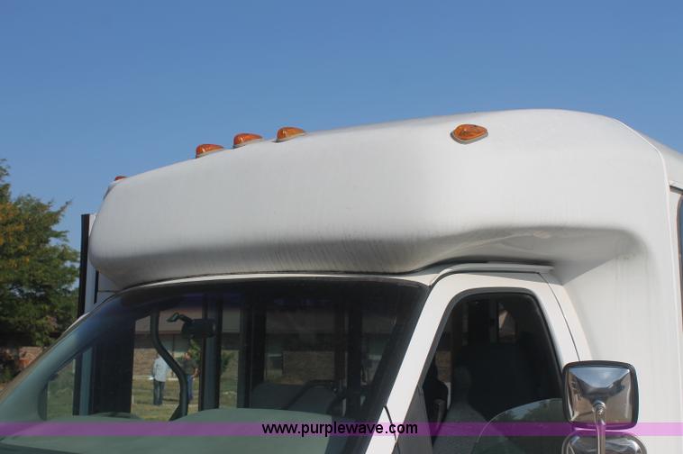 image for item AJ9341 2001 Chevrolet Express G3500 El Dorado bus