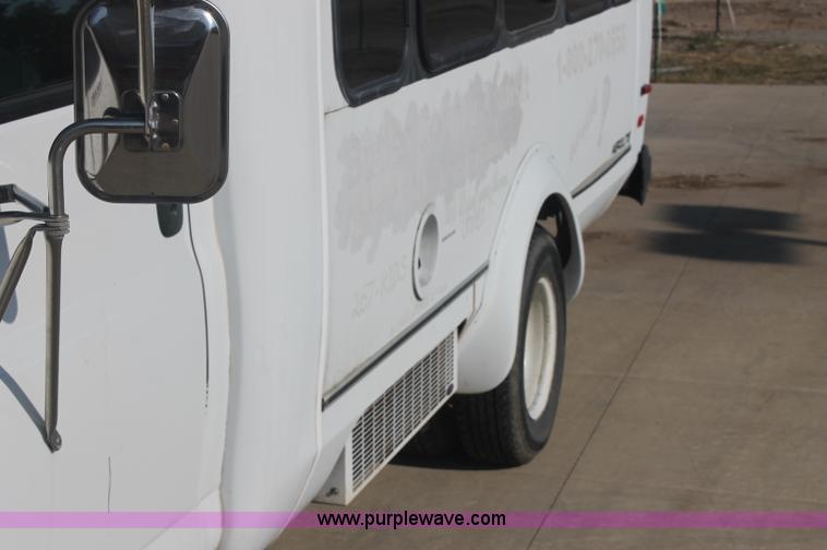 image for item AJ9341 2001 Chevrolet Express G3500 El Dorado bus