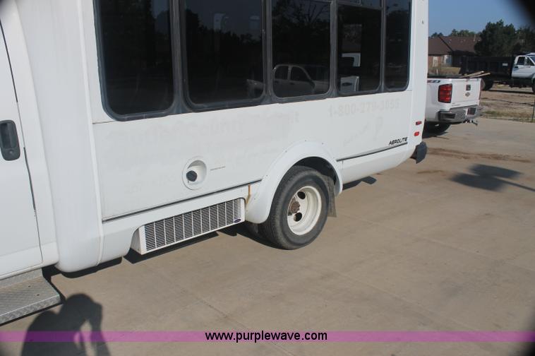 image for item AJ9341 2001 Chevrolet Express G3500 El Dorado bus