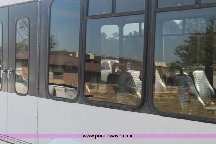 image for item AJ9341 2001 Chevrolet Express G3500 El Dorado bus