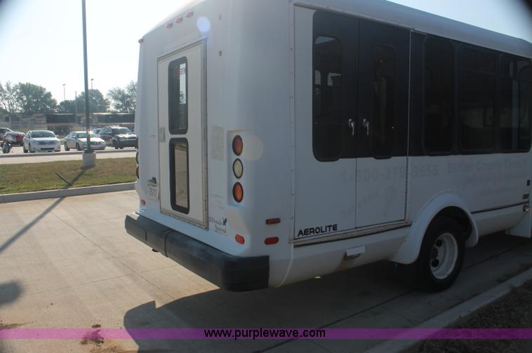 image for item AJ9341 2001 Chevrolet Express G3500 El Dorado bus