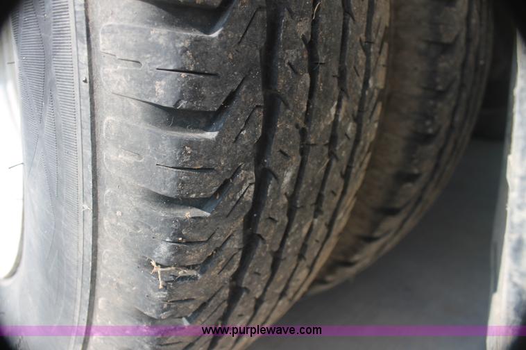 image for item AJ9341 2001 Chevrolet Express G3500 El Dorado bus