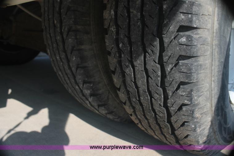 image for item AJ9341 2001 Chevrolet Express G3500 El Dorado bus