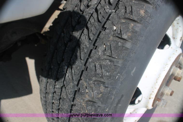 image for item AJ9341 2001 Chevrolet Express G3500 El Dorado bus