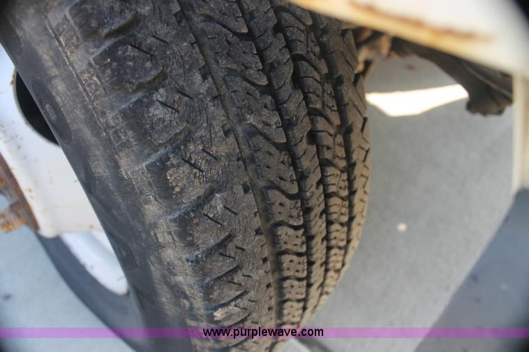 image for item AJ9341 2001 Chevrolet Express G3500 El Dorado bus