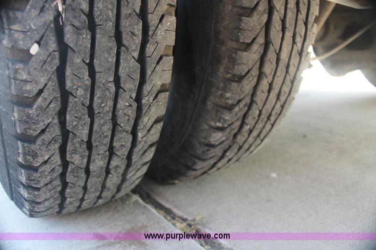 image for item AJ9341 2001 Chevrolet Express G3500 El Dorado bus