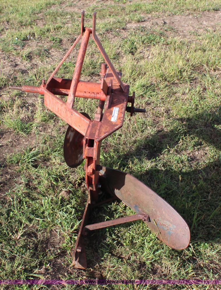 Independent single bottom plow in Paxico, KS Item AV9469 sold