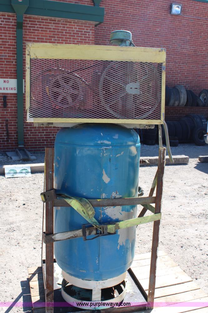 image for item AV9473 Ingersoll Rand air compressor