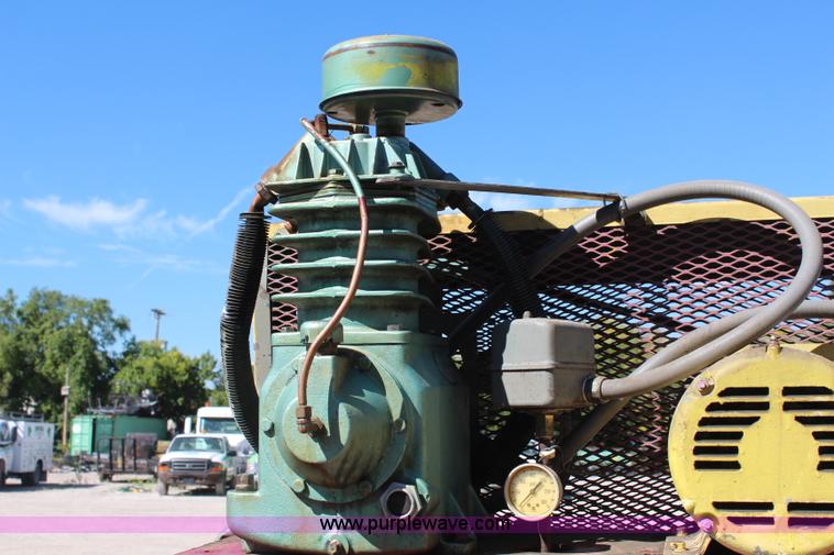 image for item AV9473 Ingersoll Rand air compressor