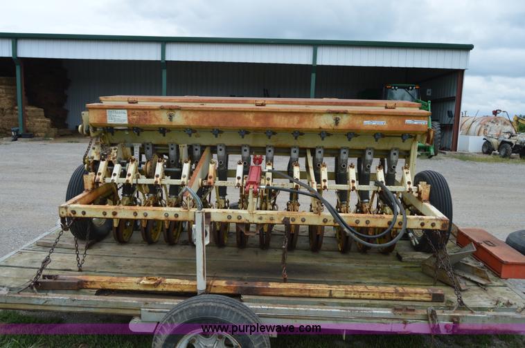 image for item AW9178 1984 Traux 812 grass drill