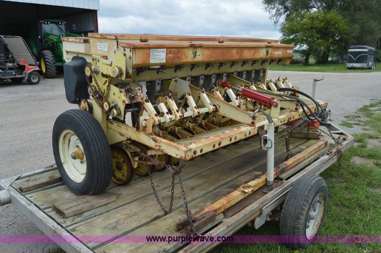 image for item AW9178 1984 Traux 812 grass drill