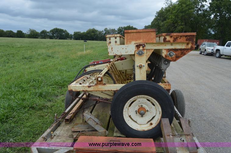 image for item AW9178 1984 Traux 812 grass drill