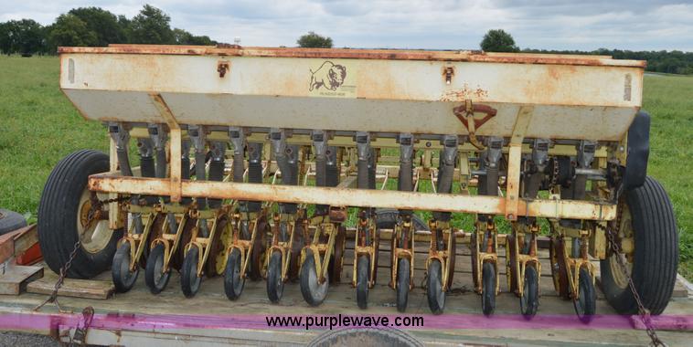 image for item AW9178 1984 Traux 812 grass drill