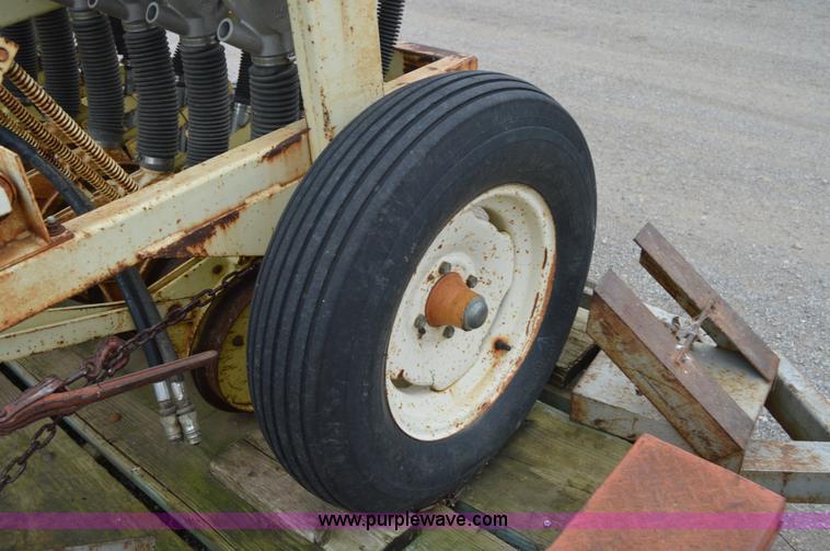 image for item AW9178 1984 Traux 812 grass drill