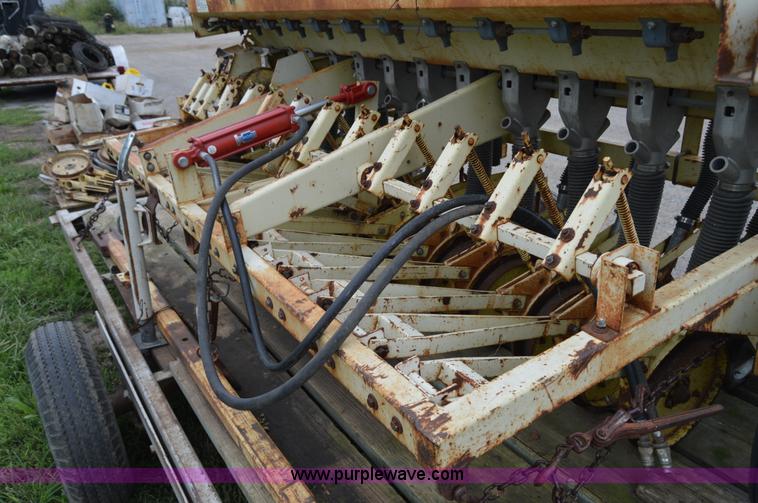 image for item AW9178 1984 Traux 812 grass drill