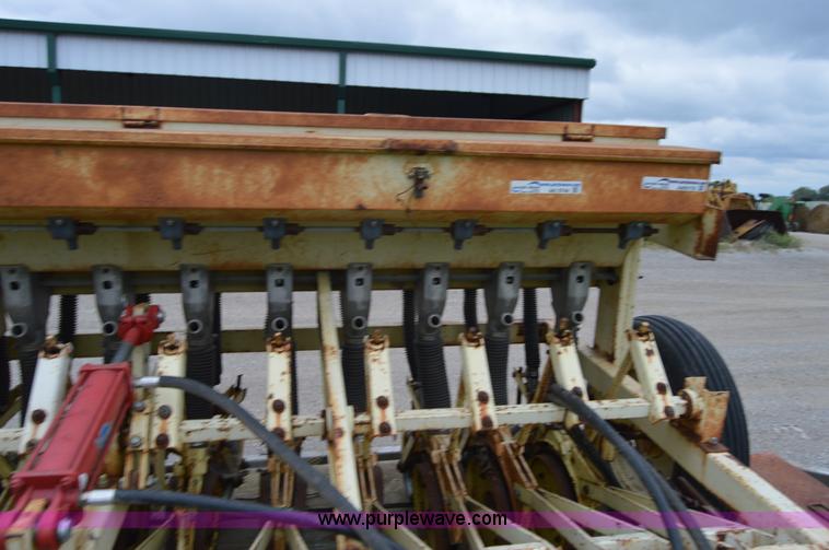 image for item AW9178 1984 Traux 812 grass drill