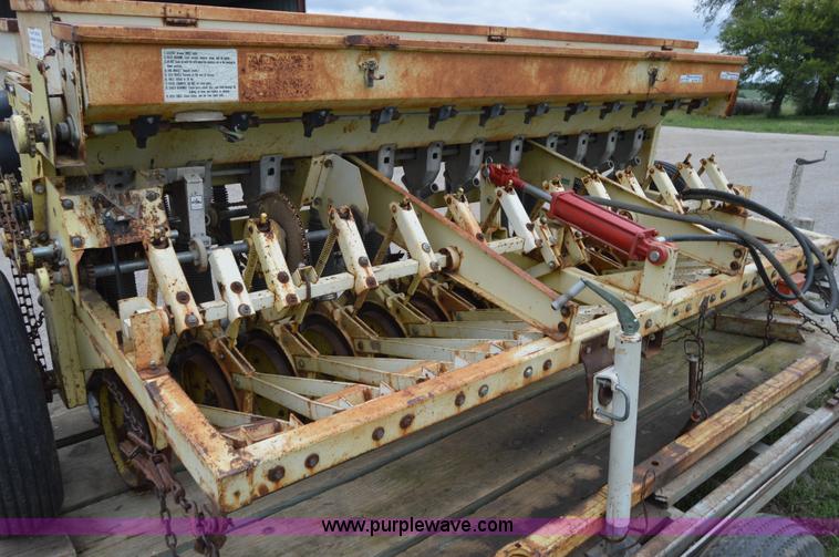 image for item AW9178 1984 Traux 812 grass drill