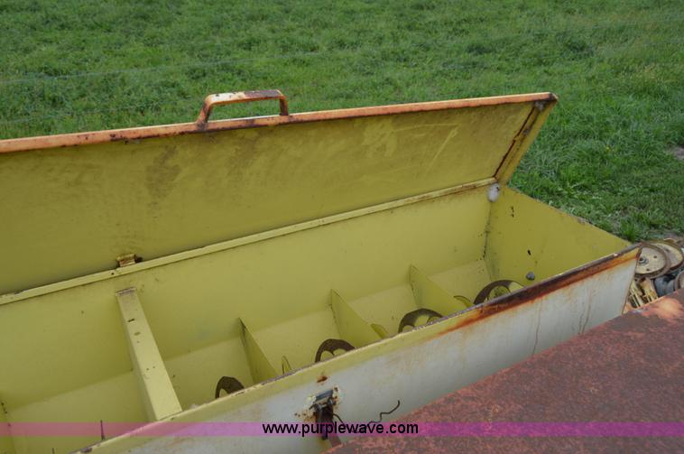 image for item AW9178 1984 Traux 812 grass drill