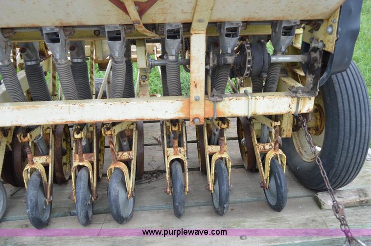 image for item AW9178 1984 Traux 812 grass drill