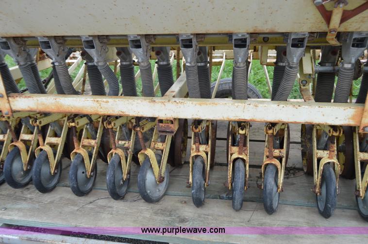 image for item AW9178 1984 Traux 812 grass drill