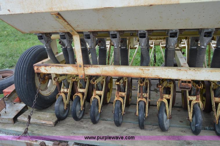 image for item AW9178 1984 Traux 812 grass drill
