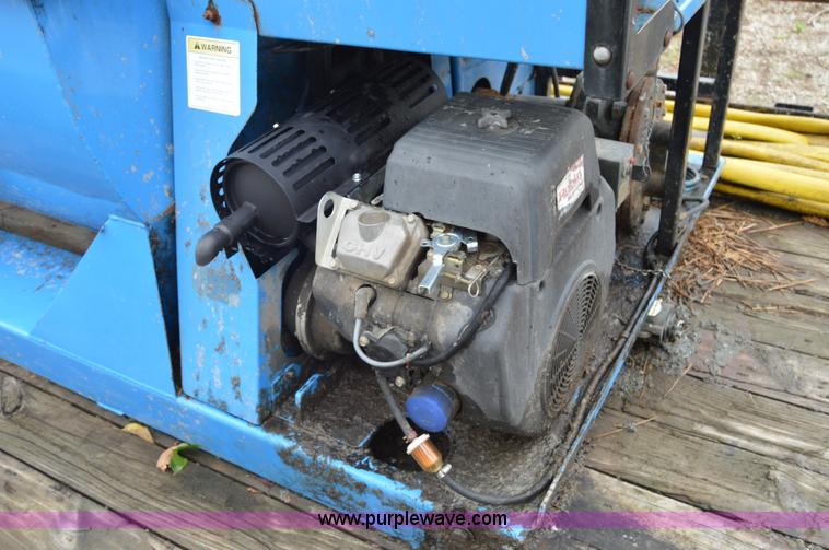 image for item AW9183 Kincaid 750 AGI gator aero seeder