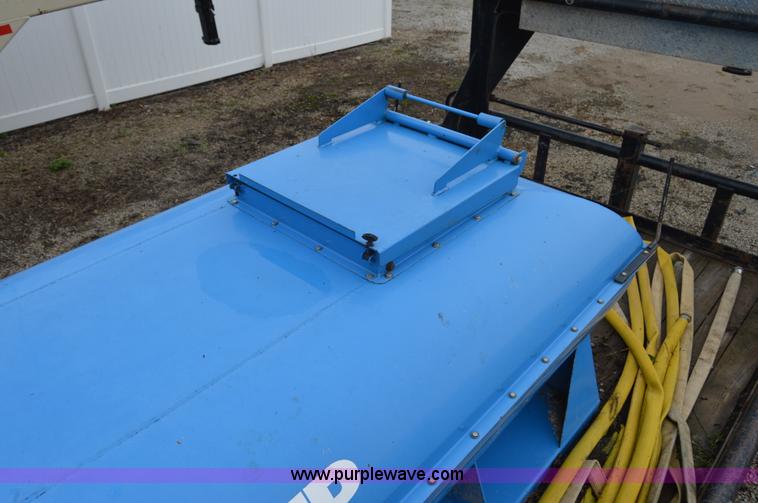 image for item AW9183 Kincaid 750 AGI gator aero seeder