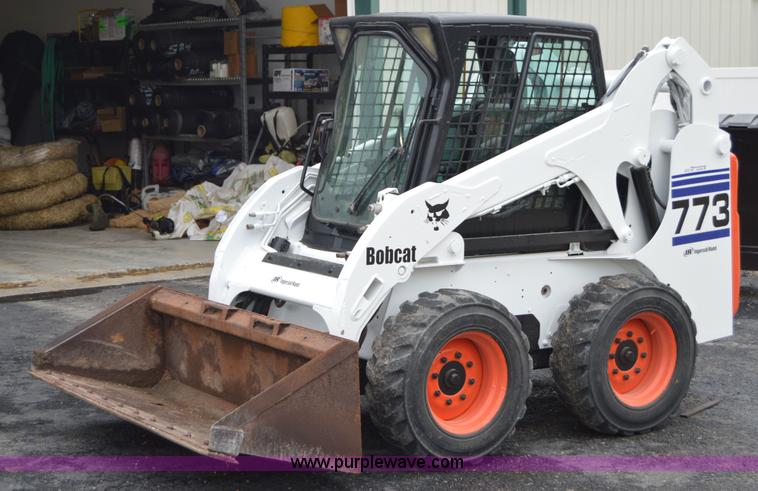 image for item AW9185 2000 Bobcat 773 skid steer