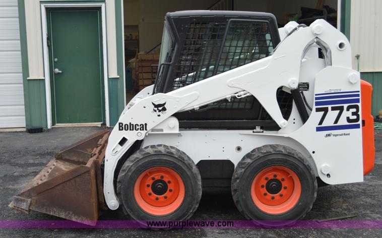 image for item AW9185 2000 Bobcat 773 skid steer