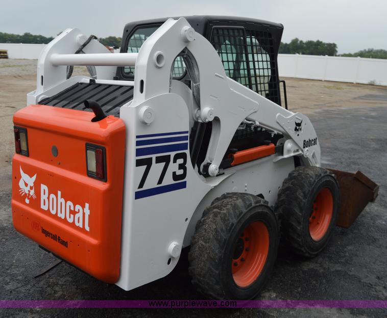 image for item AW9185 2000 Bobcat 773 skid steer