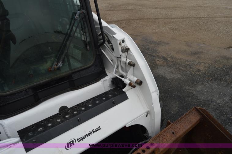 image for item AW9185 2000 Bobcat 773 skid steer