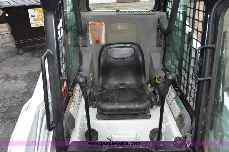 image for item AW9185 2000 Bobcat 773 skid steer