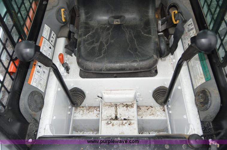 image for item AW9185 2000 Bobcat 773 skid steer