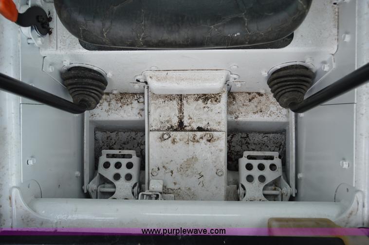 image for item AW9185 2000 Bobcat 773 skid steer