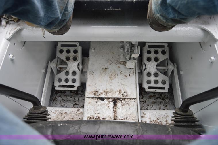 image for item AW9185 2000 Bobcat 773 skid steer