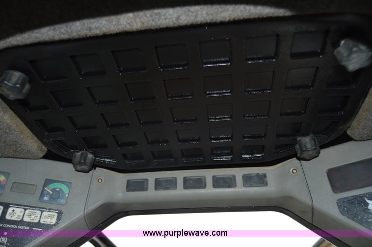 image for item AW9185 2000 Bobcat 773 skid steer