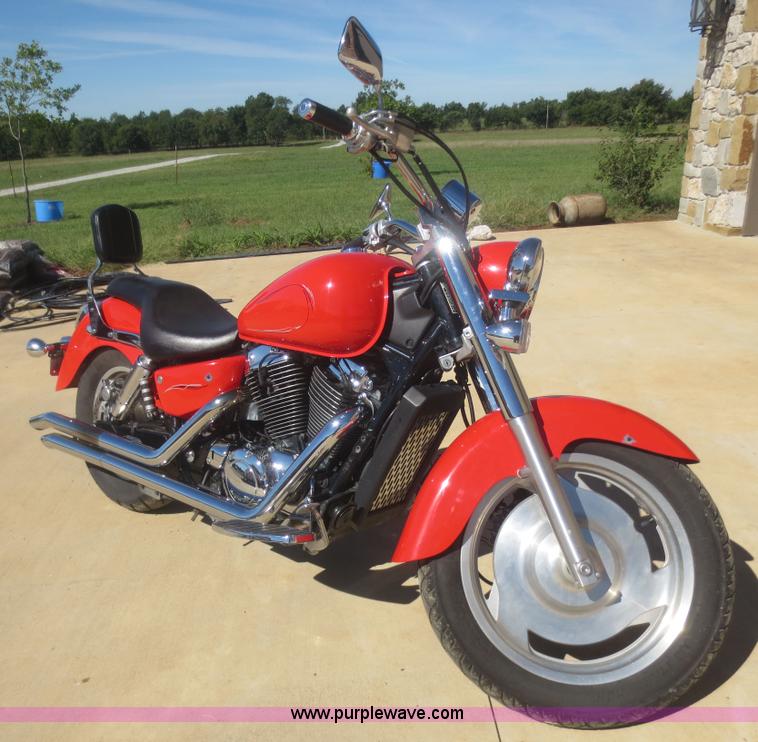 image for item AZ9163 2001 Honda Shadow Sabre motorcycle