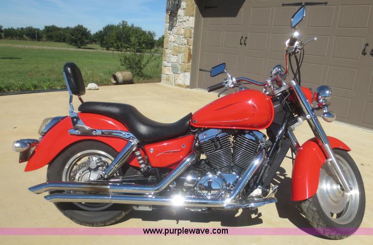 image for item AZ9163 2001 Honda Shadow Sabre motorcycle