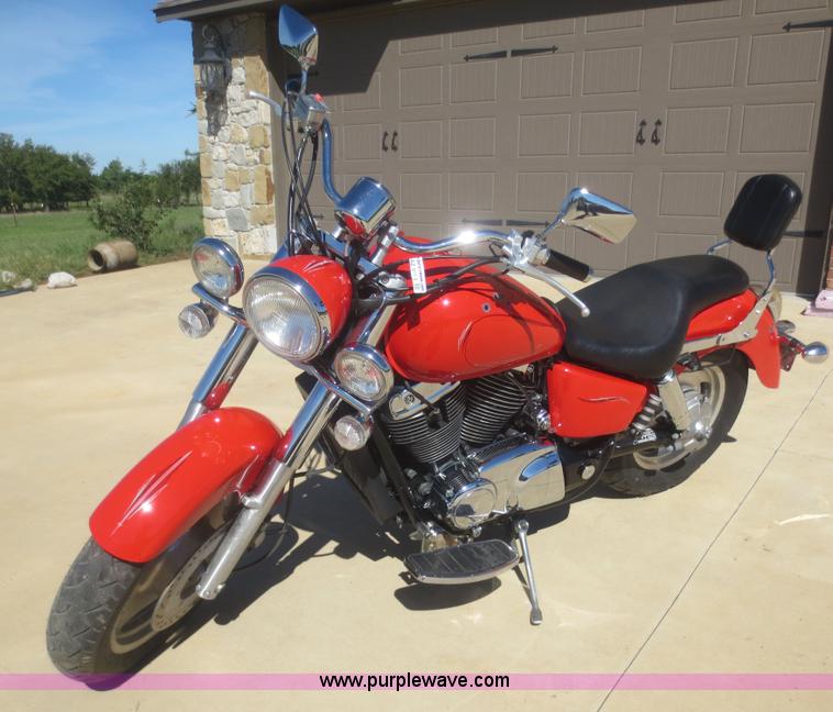 image for item AZ9163 2001 Honda Shadow Sabre motorcycle