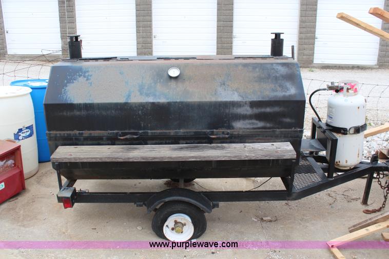 Propane grill on trailer in Paola, KS Item BA9044 sold Purple Wave