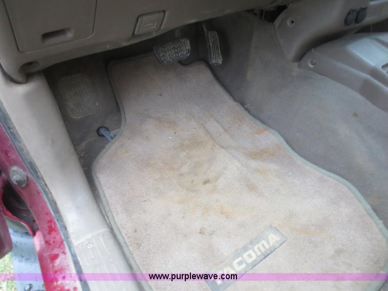 image for item D2154 2001 Toyota Tacoma SR5 Double Cab pickup truck