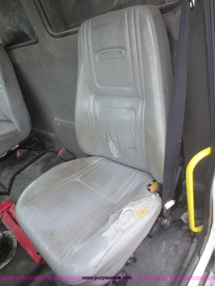 image for item D2156 2004 Freightliner FL70 refrigerated box truck