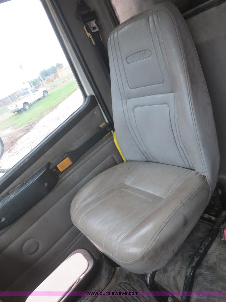 image for item D2156 2004 Freightliner FL70 refrigerated box truck