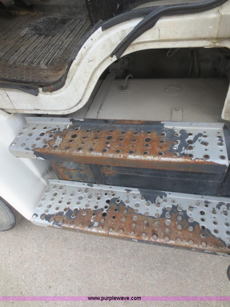 image for item D2157 2004 Freightliner FL70 refrigerated box truck