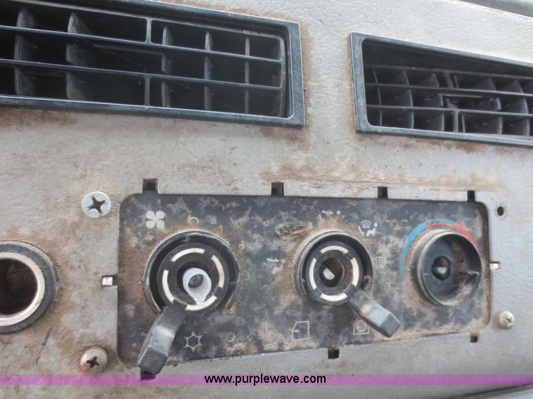 image for item D2157 2004 Freightliner FL70 refrigerated box truck