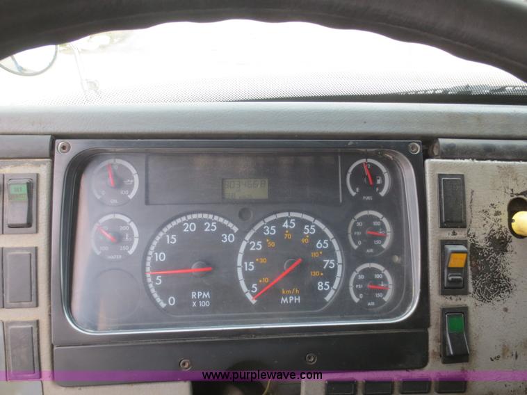 image for item D2157 2004 Freightliner FL70 refrigerated box truck